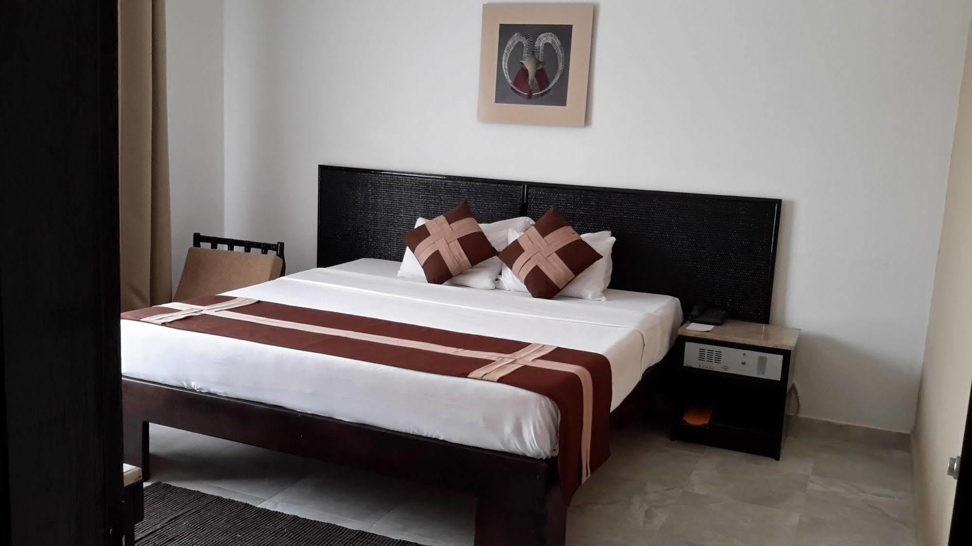 Benin Marina Hotel コトヌー エクステリア 写真
